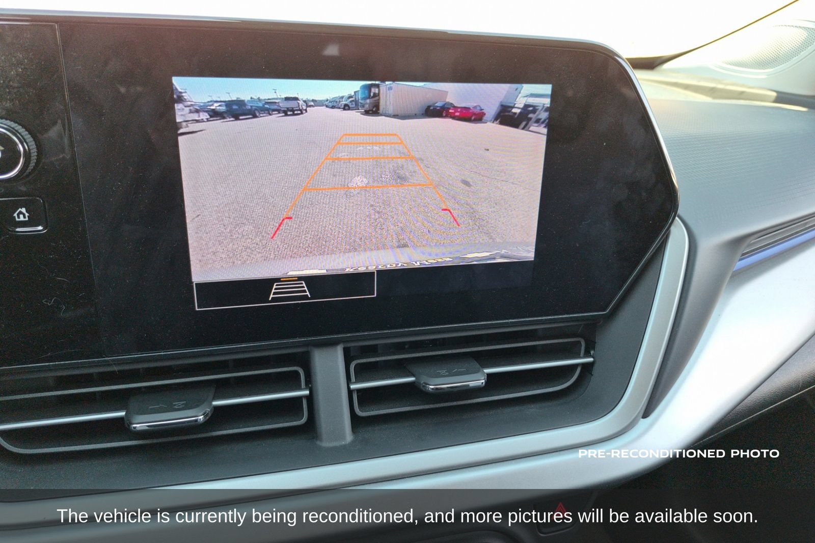 Used 2024 Chevrolet Trax LS FWD image 17