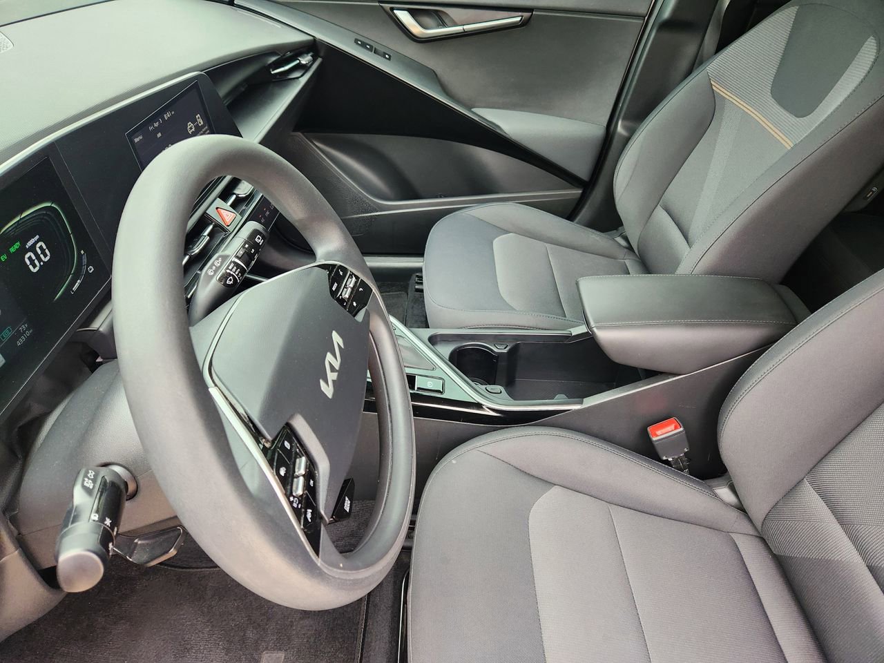 Used 2023 Kia Niro LX image 11