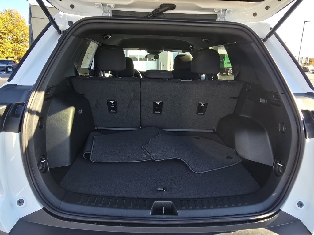 New 2026 Chevrolet Equinox LT FWD image 13