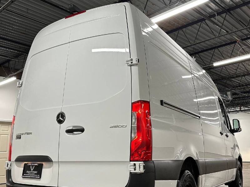 Used 2024 Mercedes-Benz Sprinter 2500 image 14
