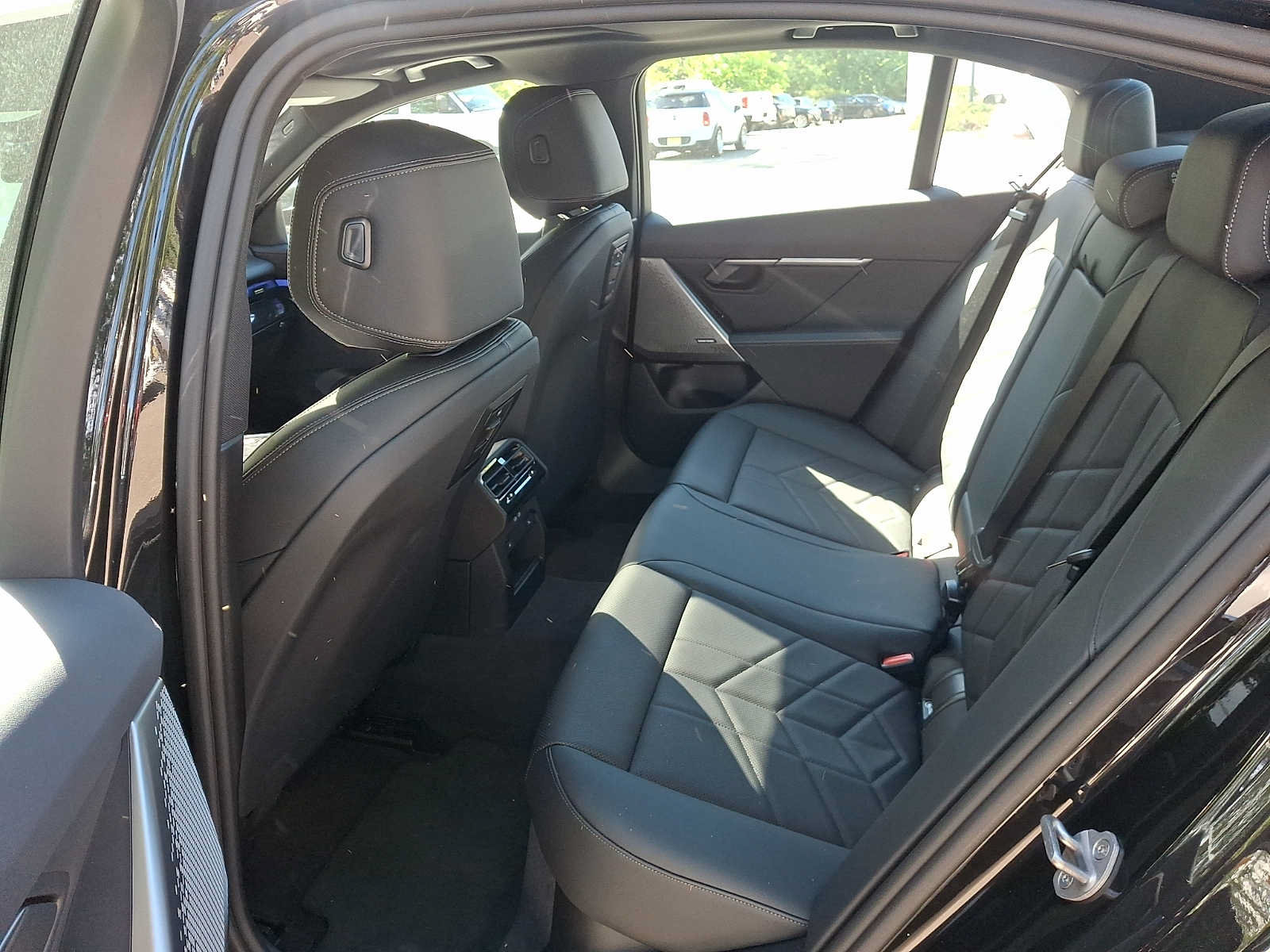 Used 2024 BMW i5 eDrive40i w/ Premium Package RWD image 10