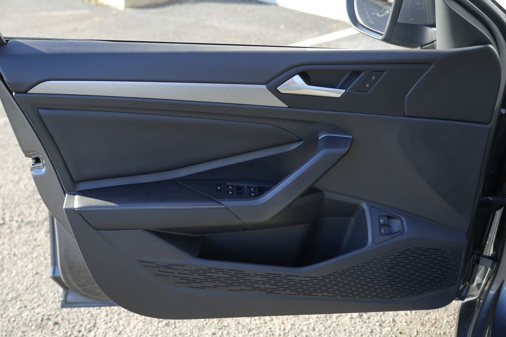 Used 2023 Volkswagen Jetta SE FWD image 22