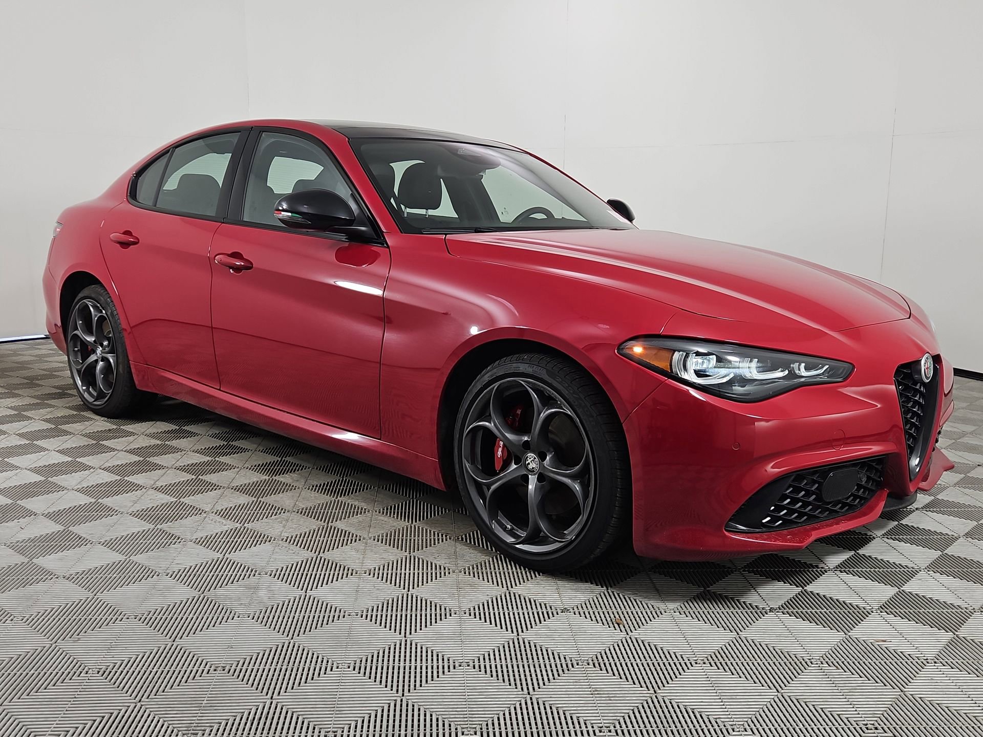 Used 2025 Alfa Romeo Giulia AWD image 1