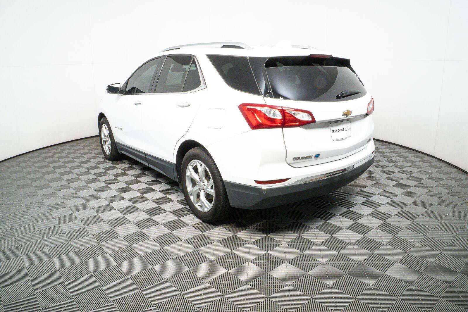 Used 2018 Chevrolet Equinox Premier FWD image 29