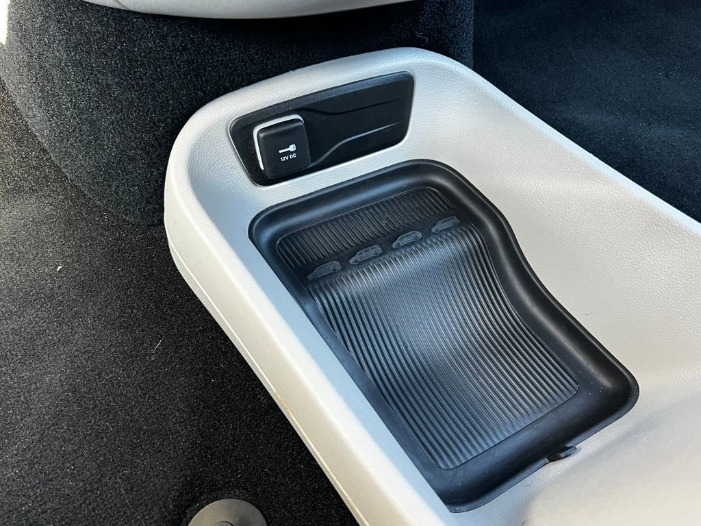 Used 2024 Chrysler Pacifica Touring-L image 35