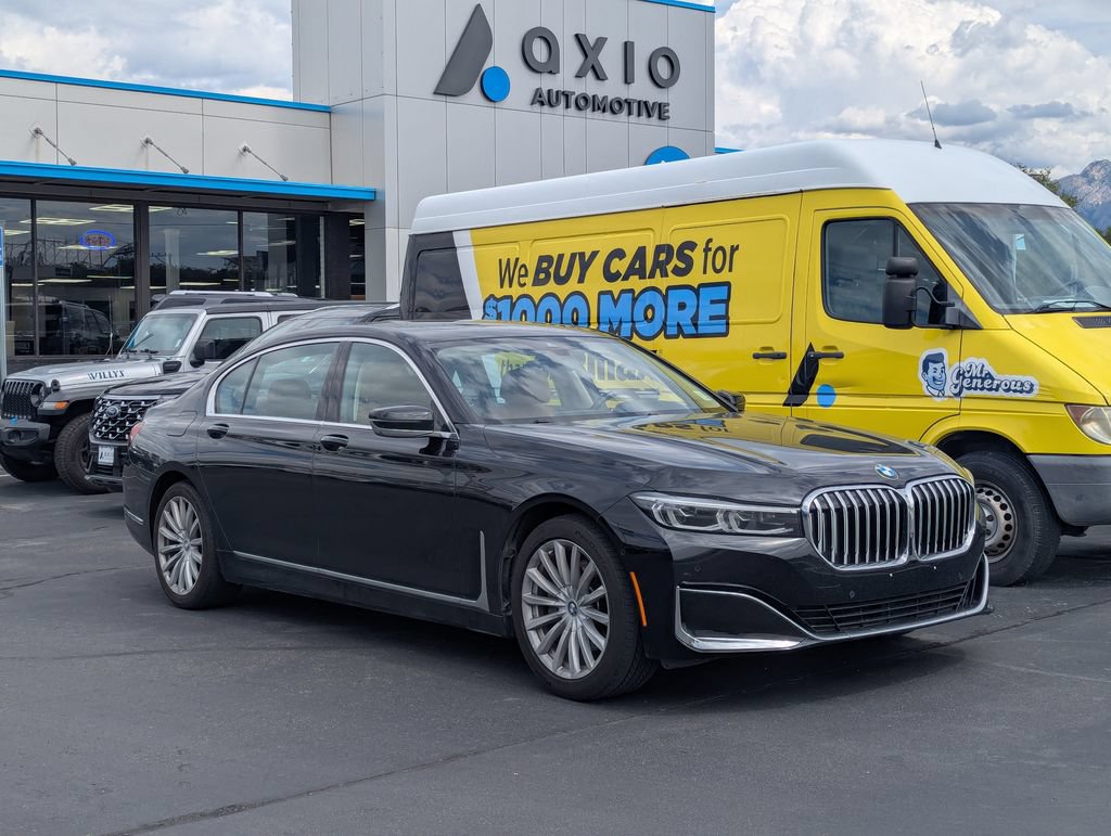 Used 2022 BMW 740i w/ Premium Package RWD image 1