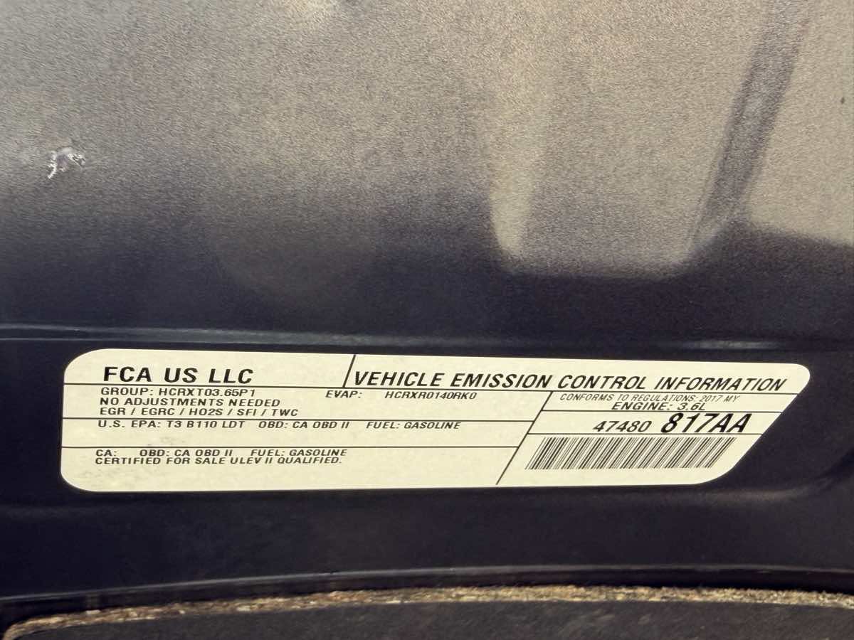 Used 2017 Chrysler Pacifica Touring-L w/ Tire & Wheel Group FWD image 27