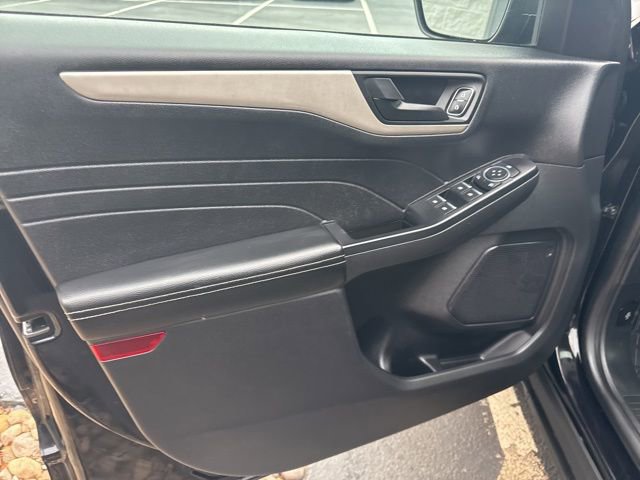 Used 2022 Ford Escape SE w/ Cold Weather Package image 11