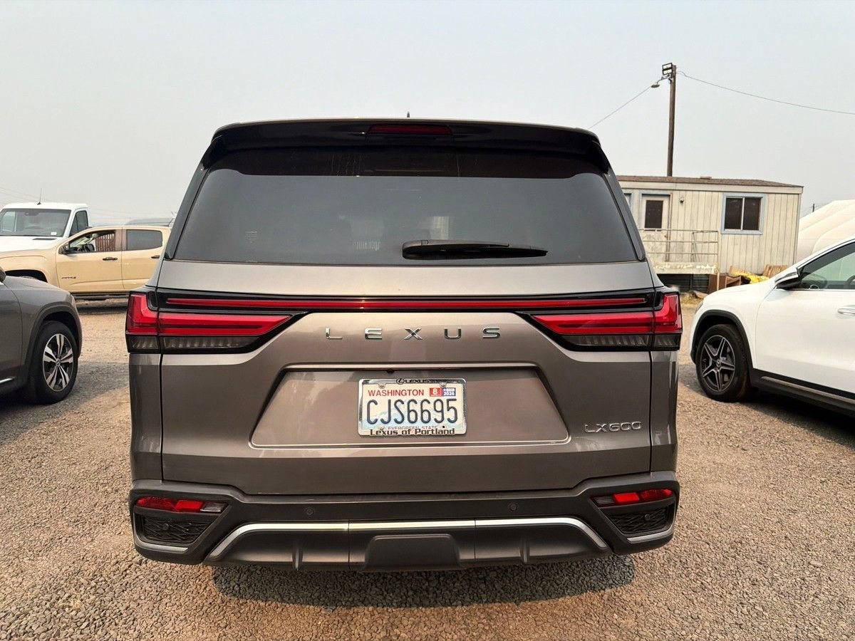 Used 2023 Lexus LX 600 F Sport w/ Accessory Package (Z1) AWD/4WD image 4