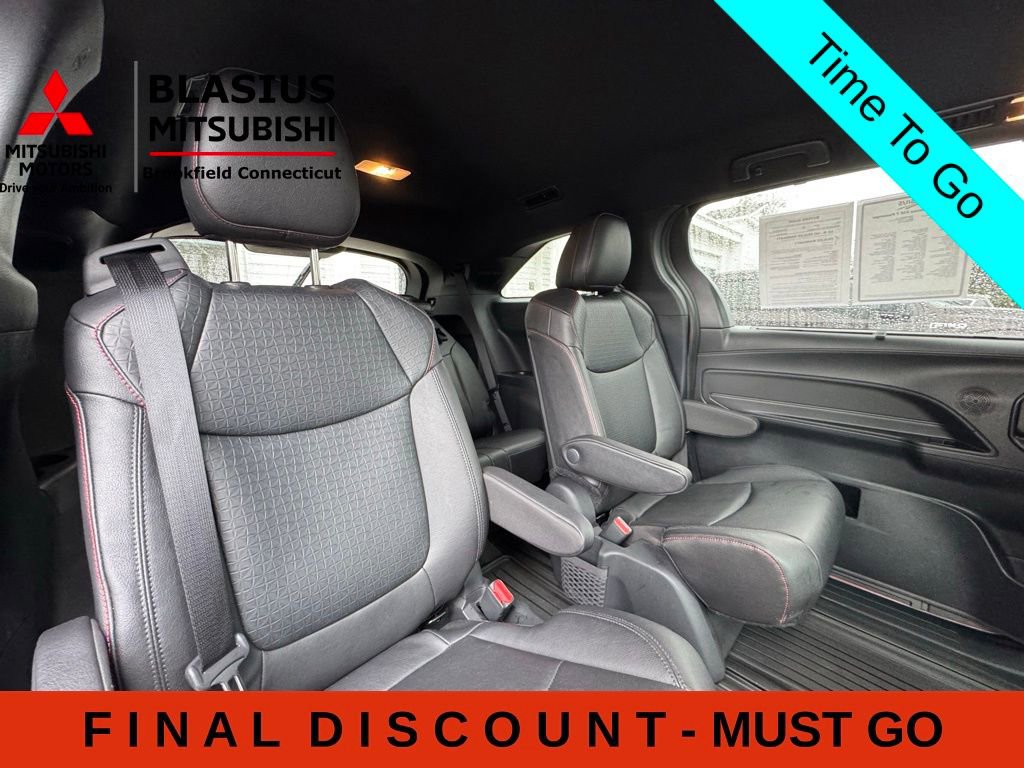 Used 2025 Toyota Sienna XSE w/ XSE Plus Package FWD image 23