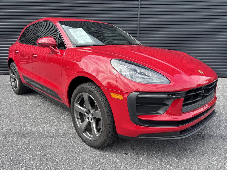 Used 2025 Porsche Macan AWD/4WD image 8