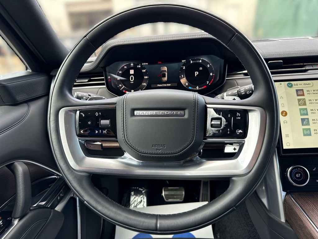 Used 2023 Land Rover Range Rover SE image 11