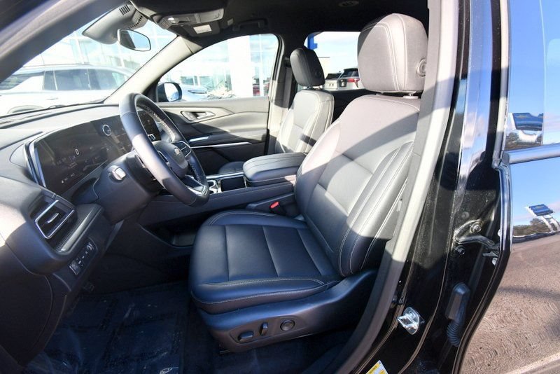Used 2025 Chevrolet Traverse LT AWD/4WD image 13