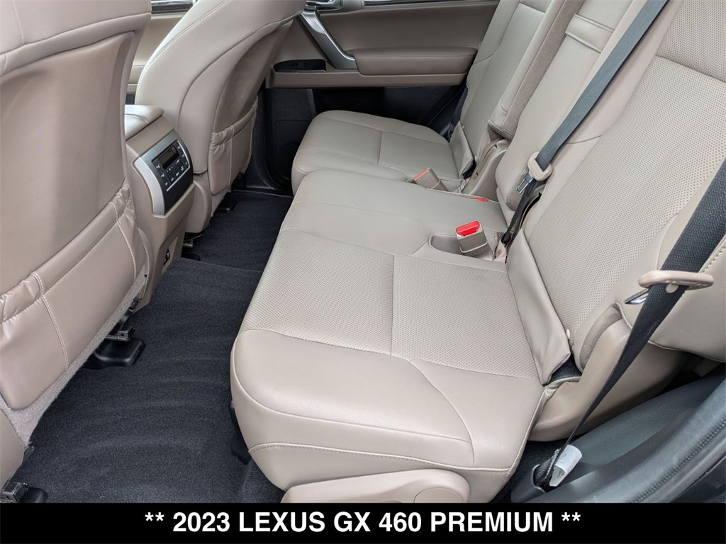 Used 2023 Lexus GX 460 Premium w/ Premium Package image 4