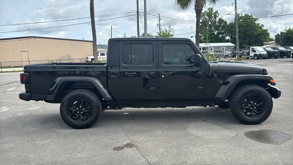 Used 2022 Jeep Gladiator Sport AWD/4WD image 7
