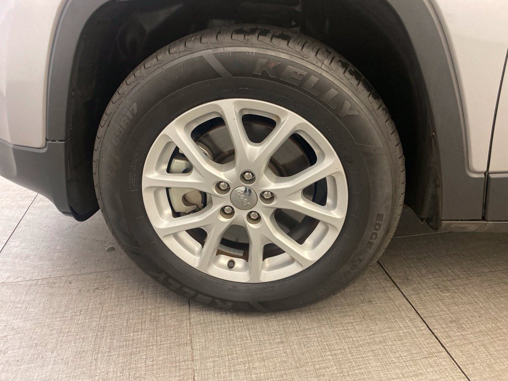 Used 2018 Jeep Cherokee Latitude Plus w/ Trailer Tow Group AWD/4WD image 10