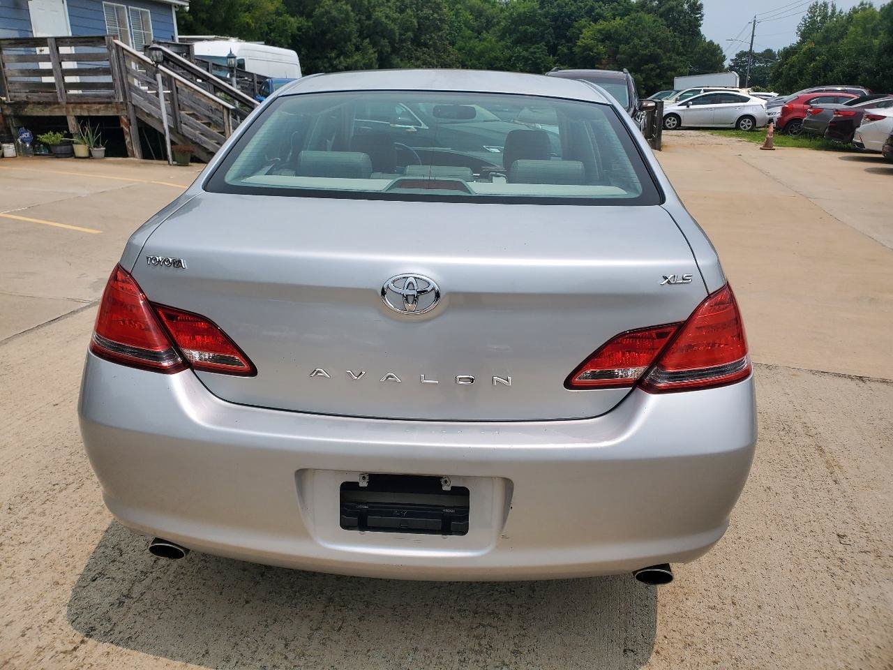 Used 2005 Toyota Avalon XLS FWD image 10