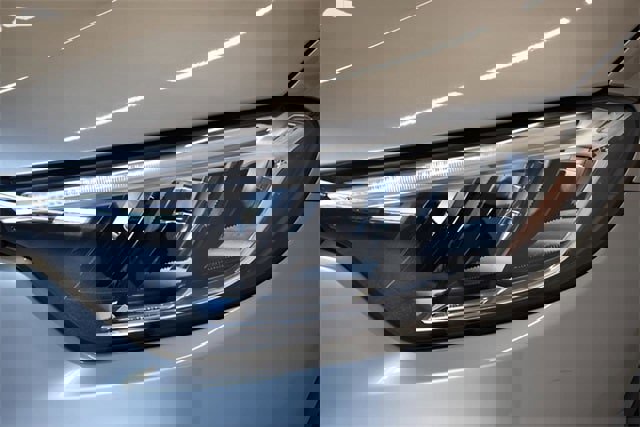 Used 2024 Mercedes-Benz GLC 300 4MATIC image 17