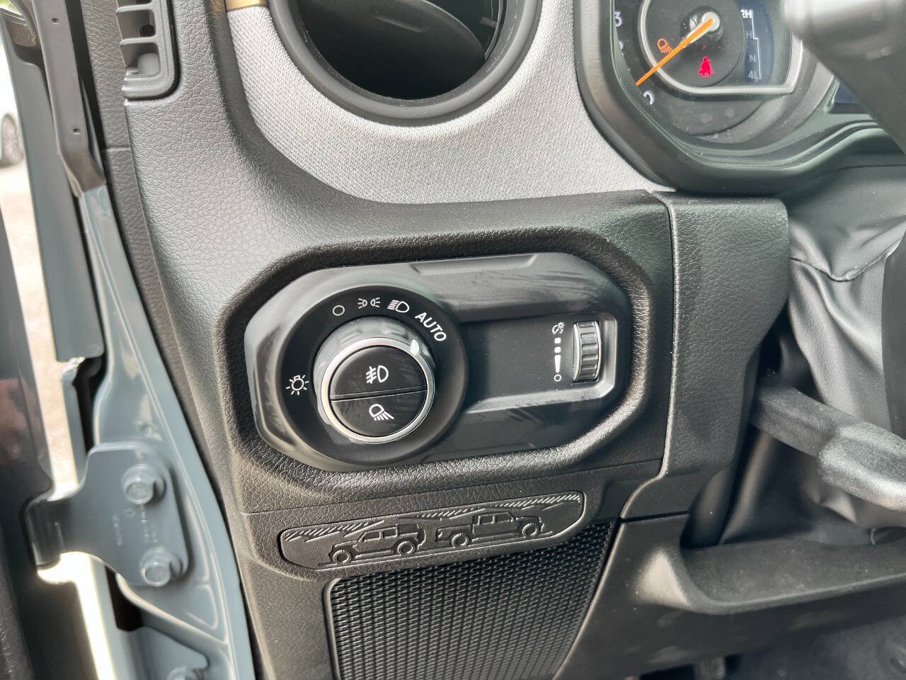 Used 2024 Jeep Gladiator Sport AWD/4WD image 28