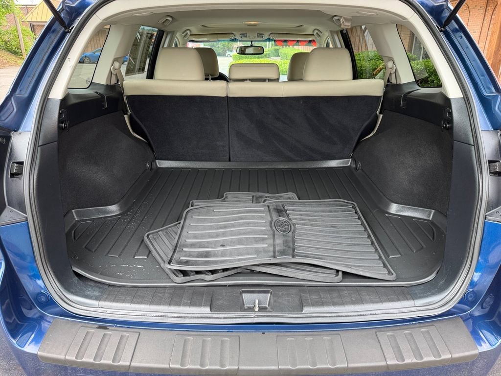 Used 2011 Subaru Outback 2.5i Limited AWD/4WD image 15