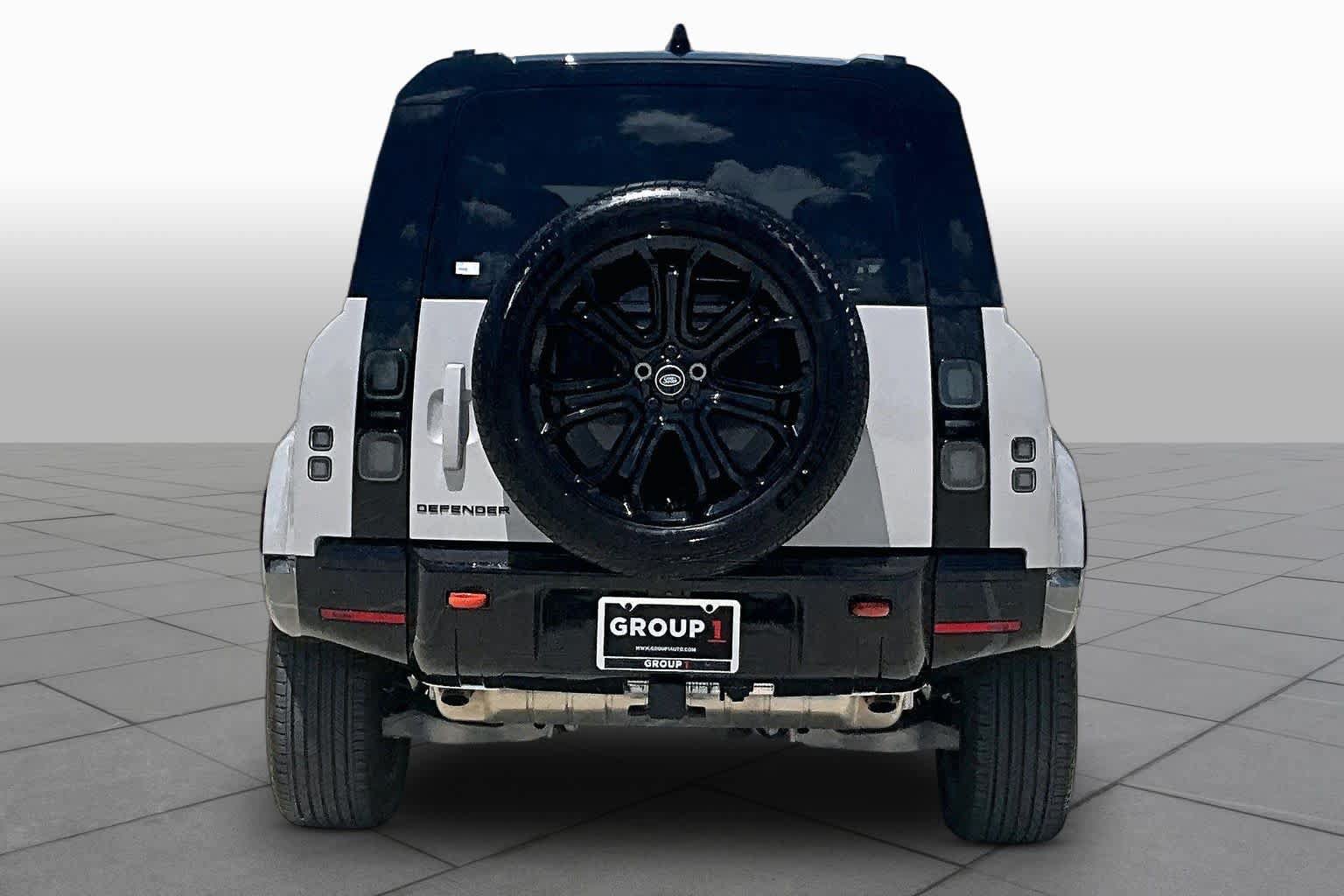 Used 2026 Land Rover Defender 110 X AWD/4WD image 4