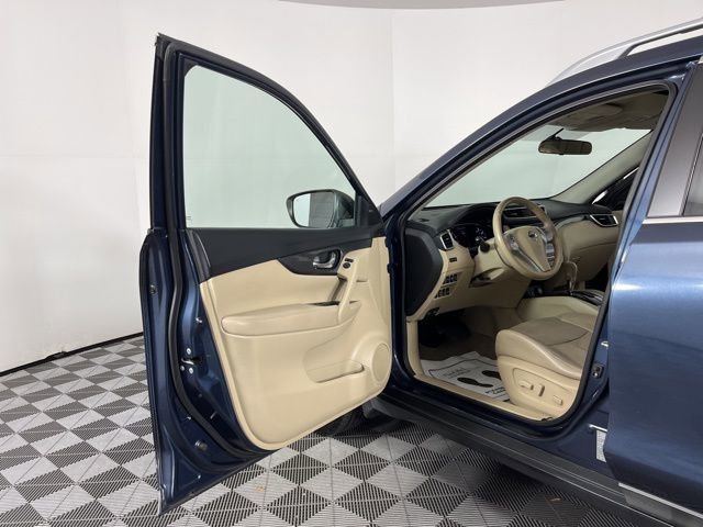 Used 2015 Nissan Rogue SL w/ SL Premium Package image 16