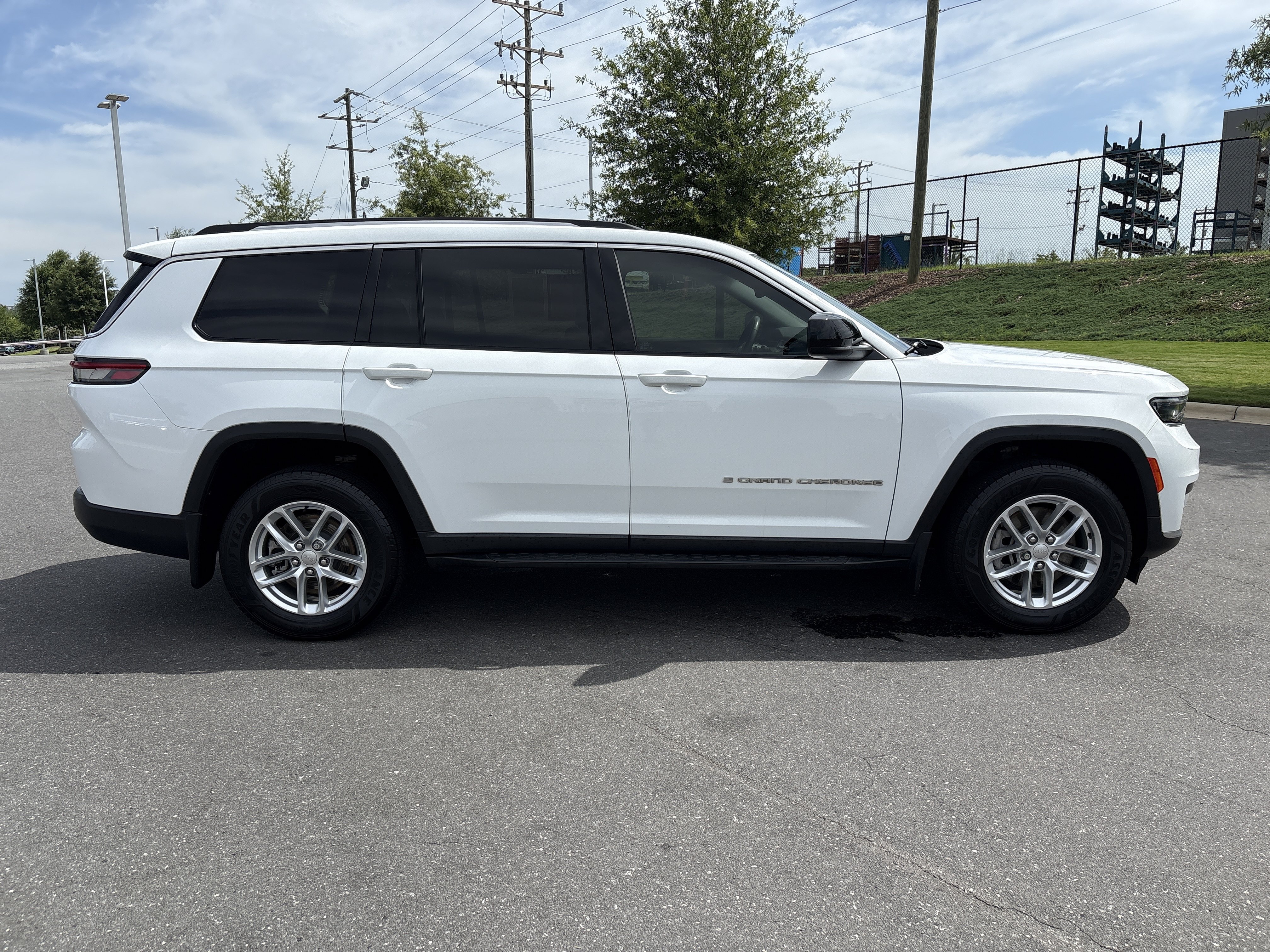 Used 2021 Jeep Grand Cherokee L Laredo w/ Luxury Tech Group I RWD image 10