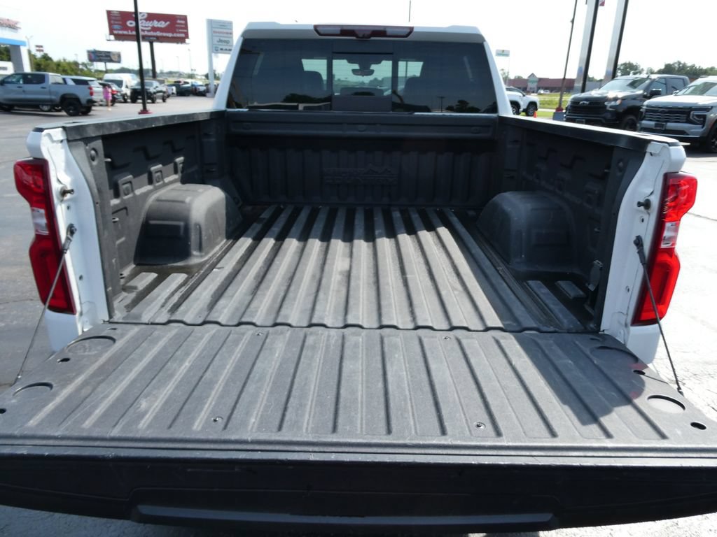 Used 2021 Chevrolet Silverado 1500 High Country w/ Technology Package AWD/4WD image 16