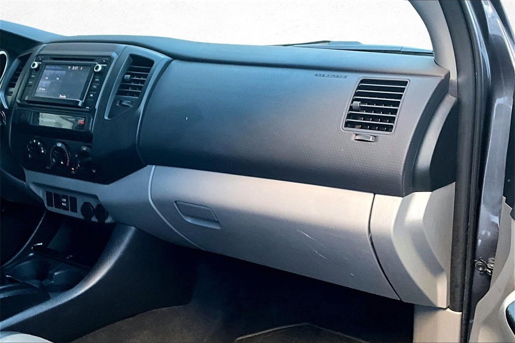 Used 2015 Toyota Tacoma 4x4 Access Cab image 24