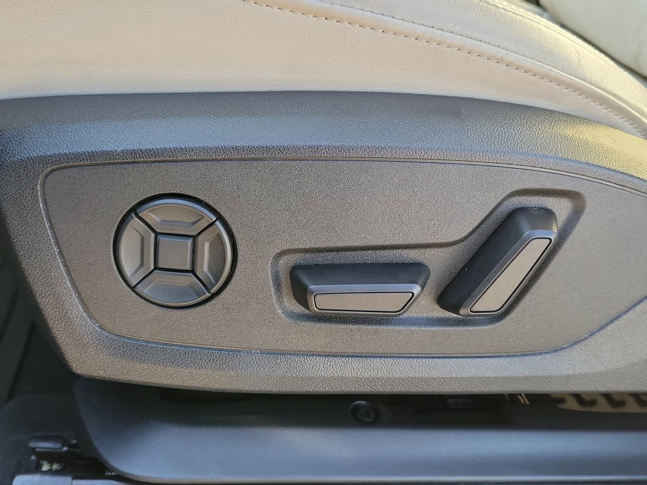 Used 2022 Audi Q3 2.0T Premium w/ Convenience Package image 25