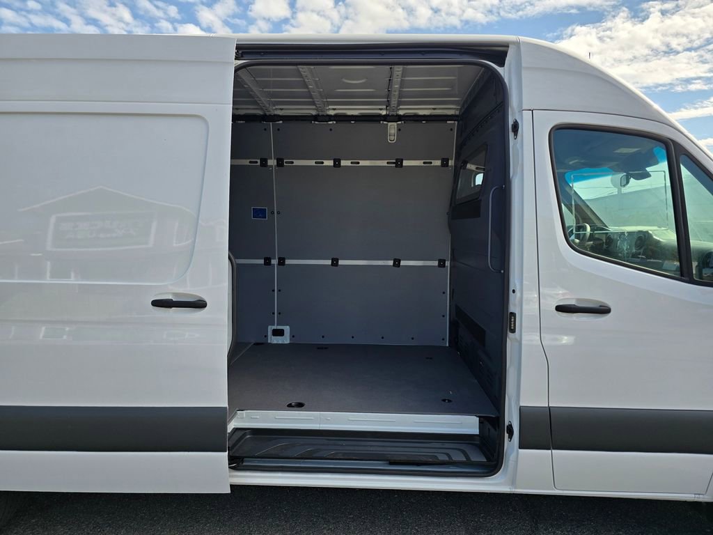 Used 2024 Mercedes-Benz Sprinter 2500 image 15
