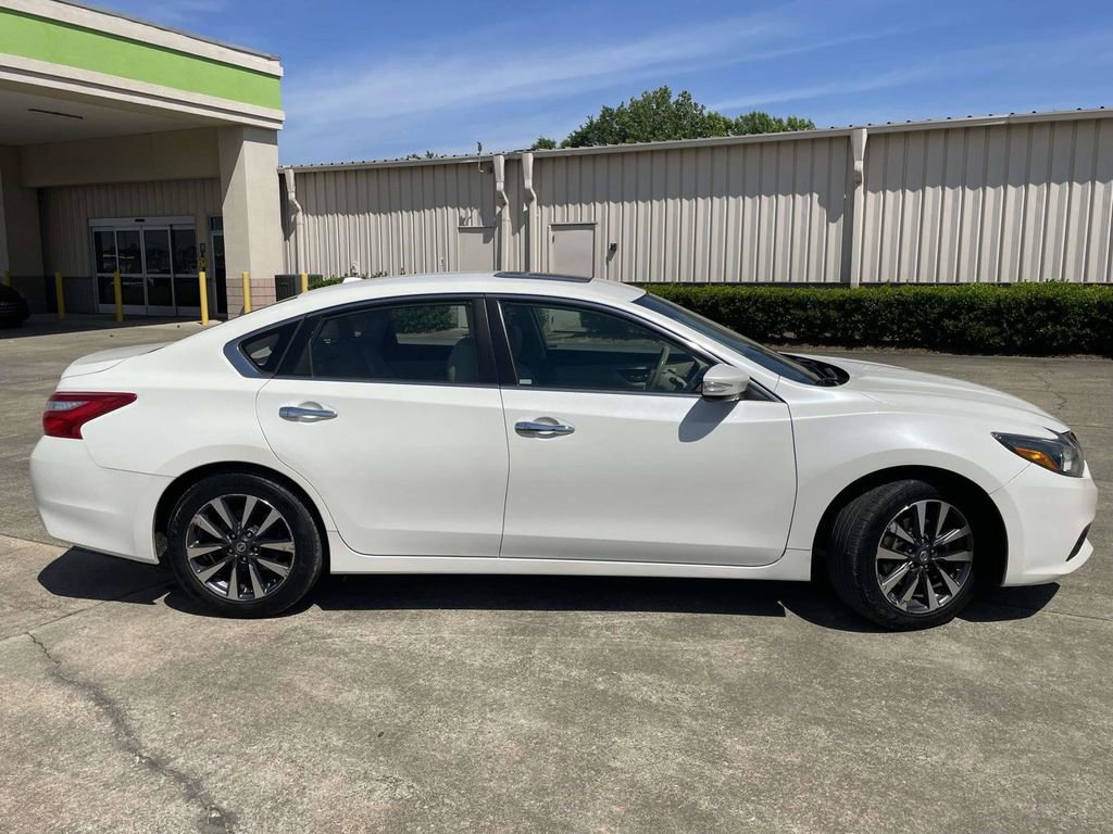 Used 2016 Nissan Altima 2.5 SL w/ 2.5 Technology w/LED Package FWD image 2