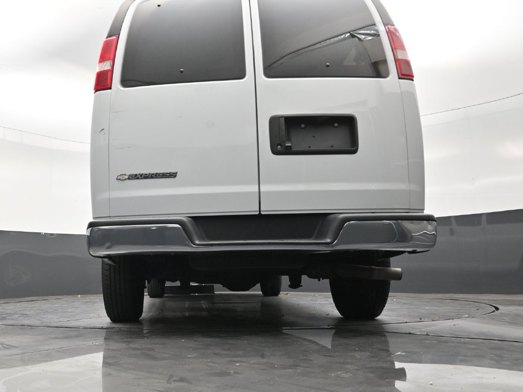 Used 2022 Chevrolet Express 3500 LS w/ Chrome Appearance Package RWD image 21