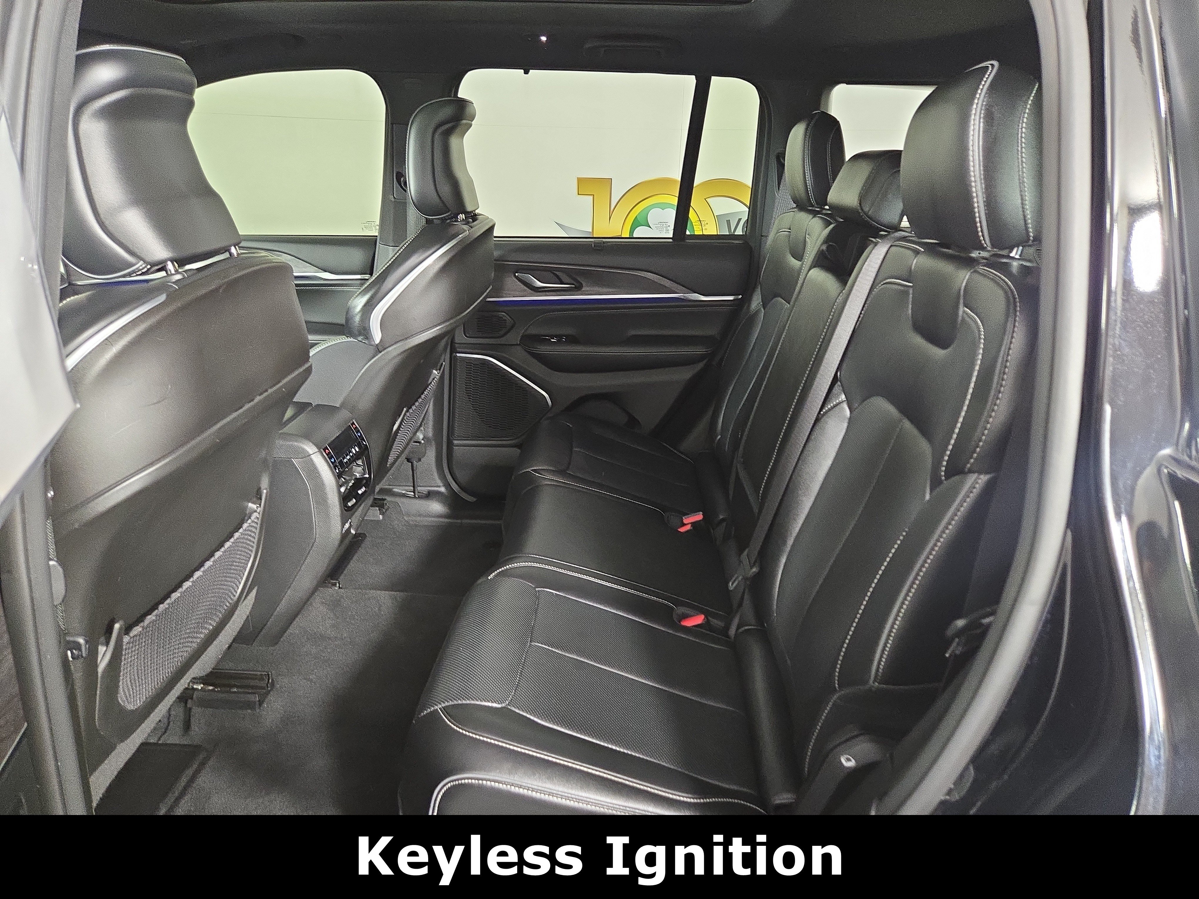 Used 2023 Jeep Grand Cherokee Overland w/ Luxury Tech Group IV AWD/4WD image 13