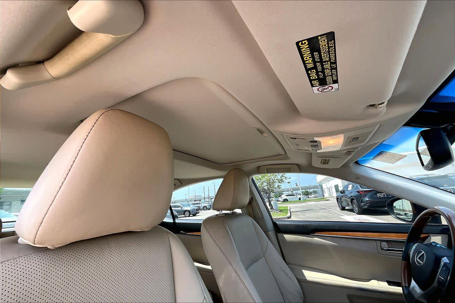 Used 2015 Lexus ES 300h w/ Navigation System Package FWD image 12