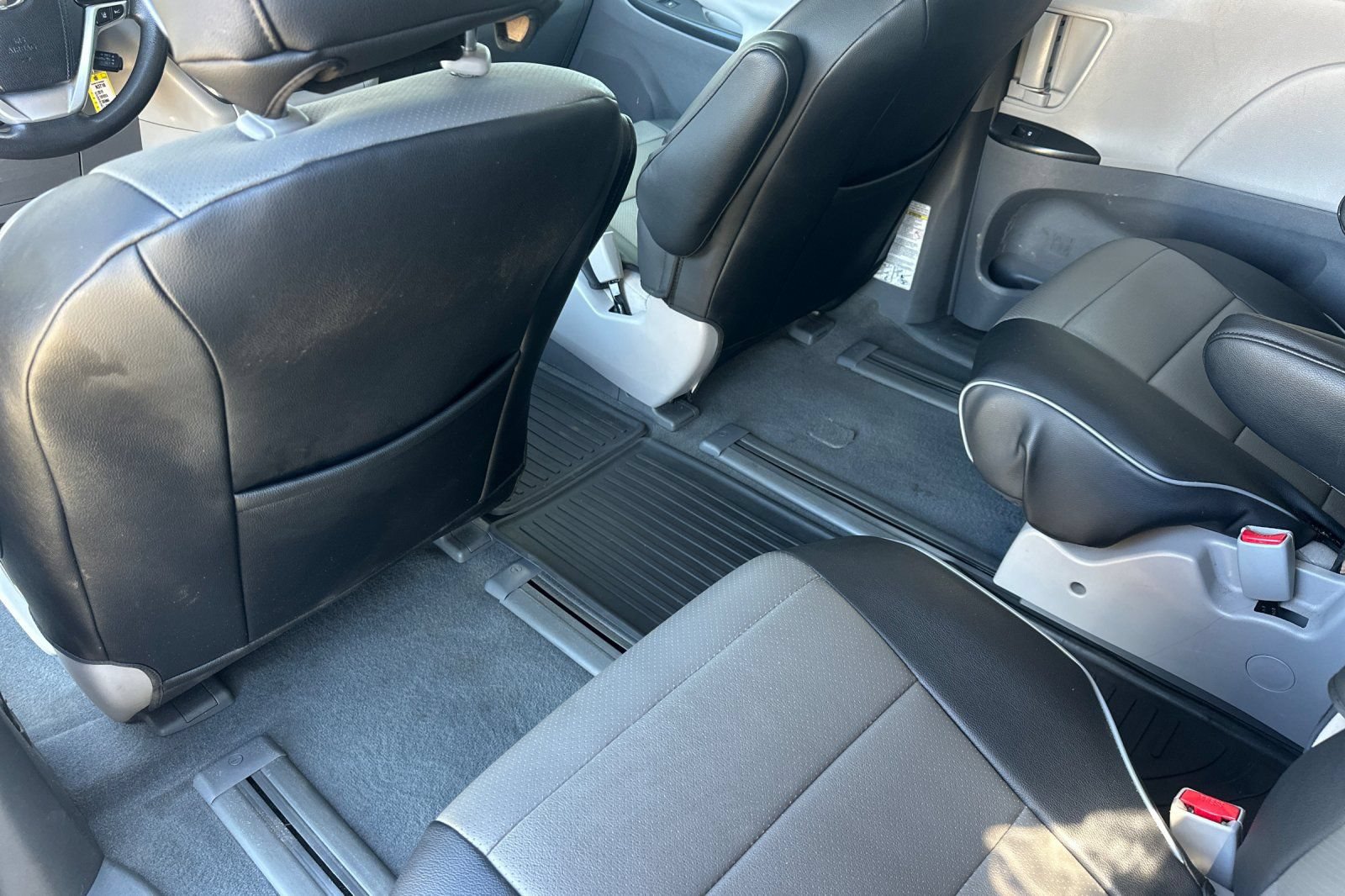 Used 2019 Toyota Sienna L FWD image 9