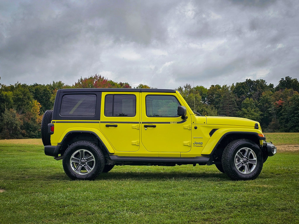 Used 2022 Jeep Wrangler Unlimited Sahara w/ Cold Weather Group AWD/4WD image 3