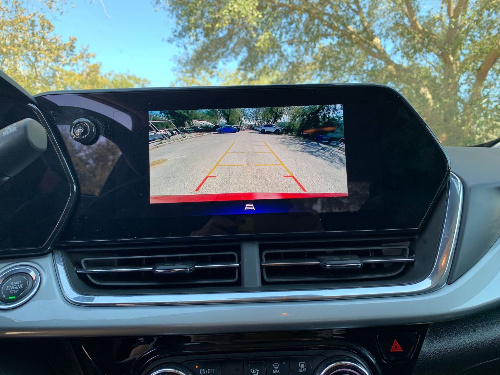 Used 2025 Chevrolet Trax LT image 21