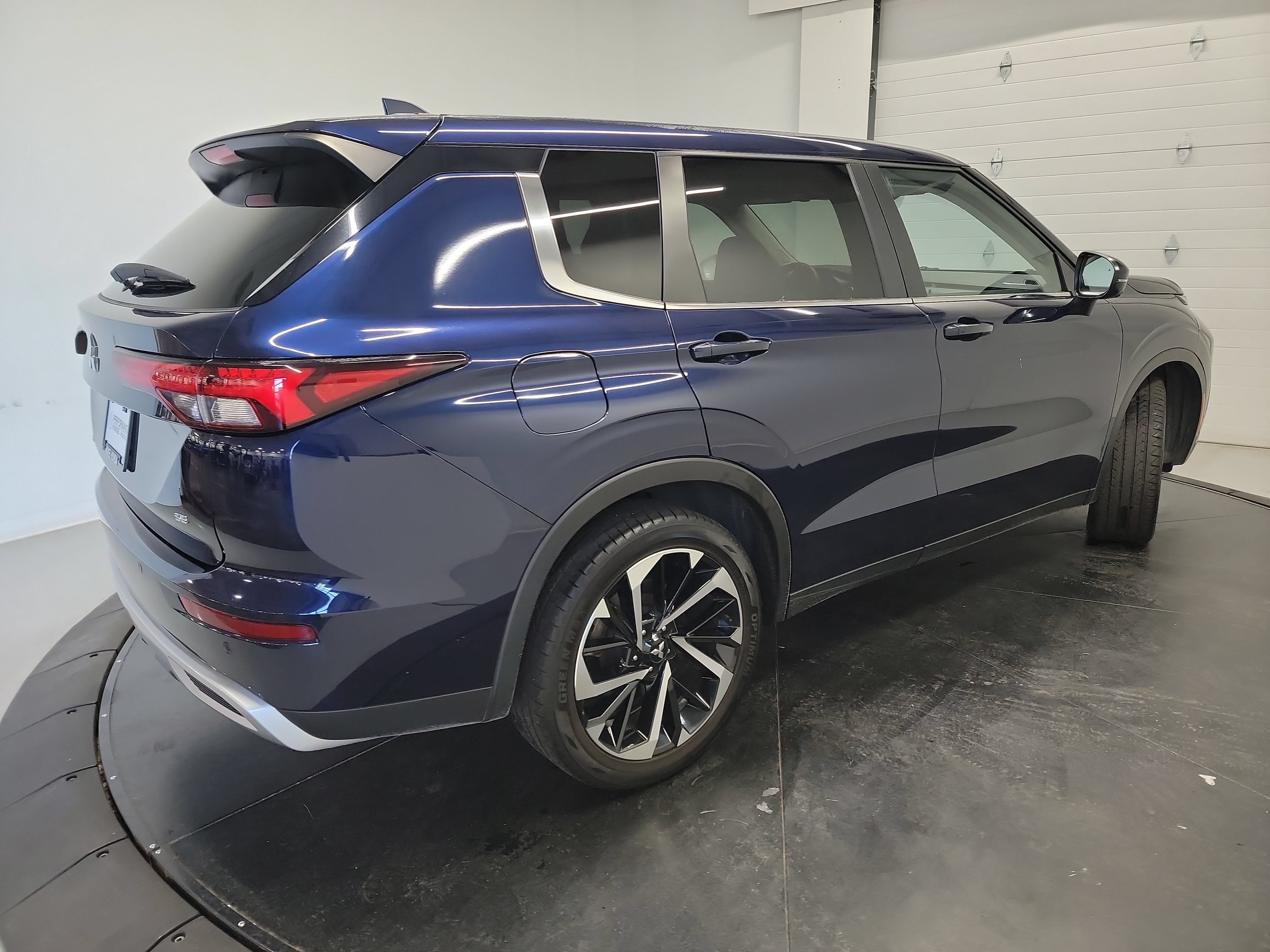Used 2023 Mitsubishi Outlander SE FWD image 9