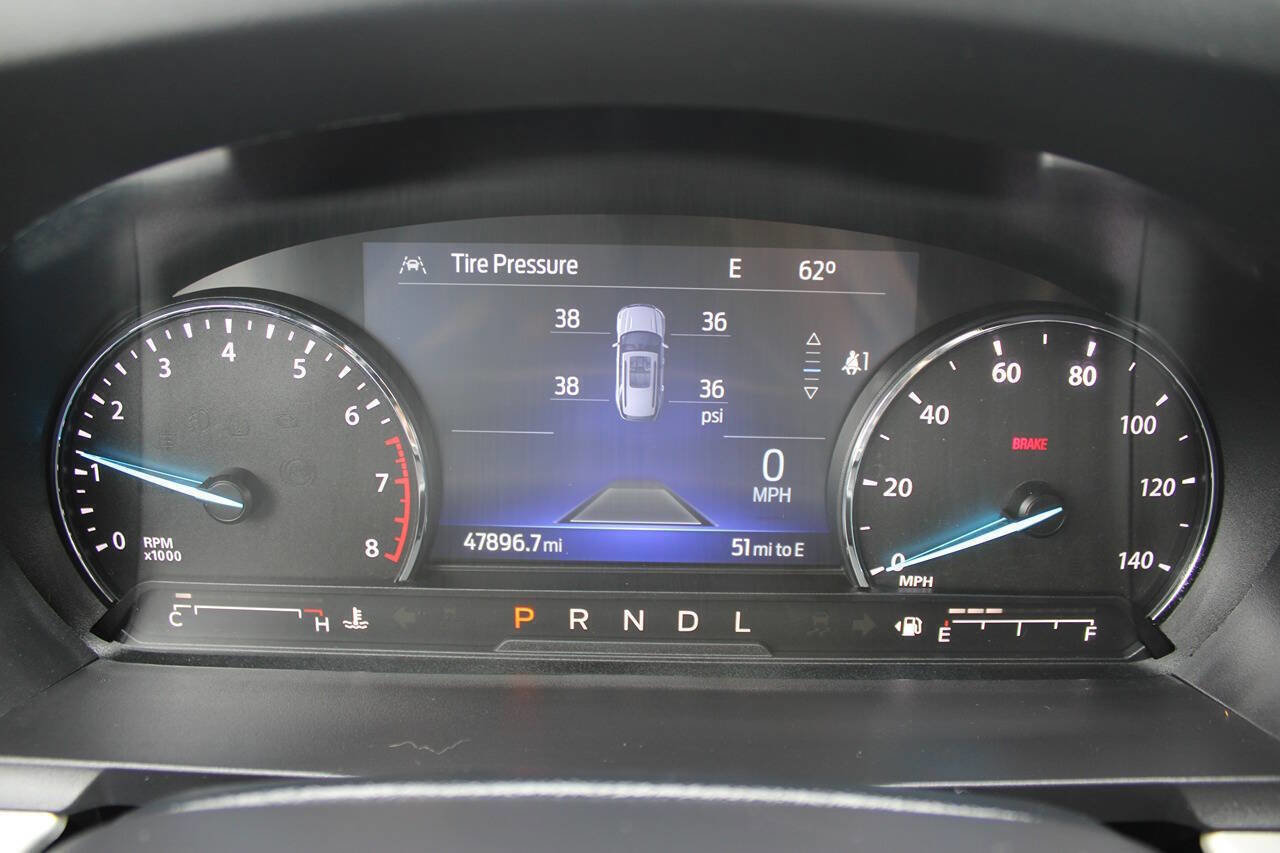 Used 2023 Ford Explorer XLT image 14