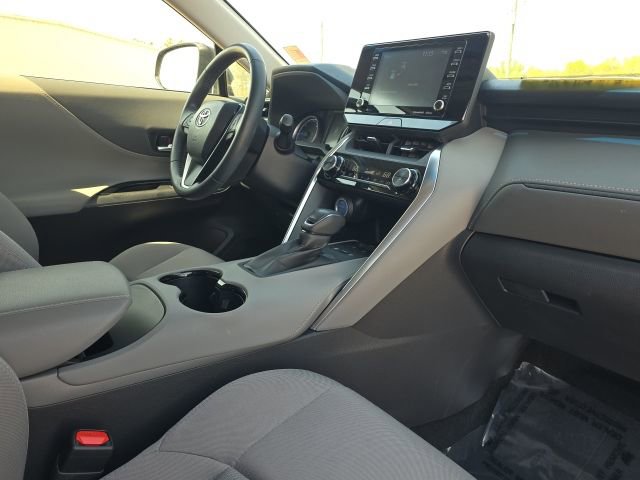 Used 2022 Toyota Venza LE image 18