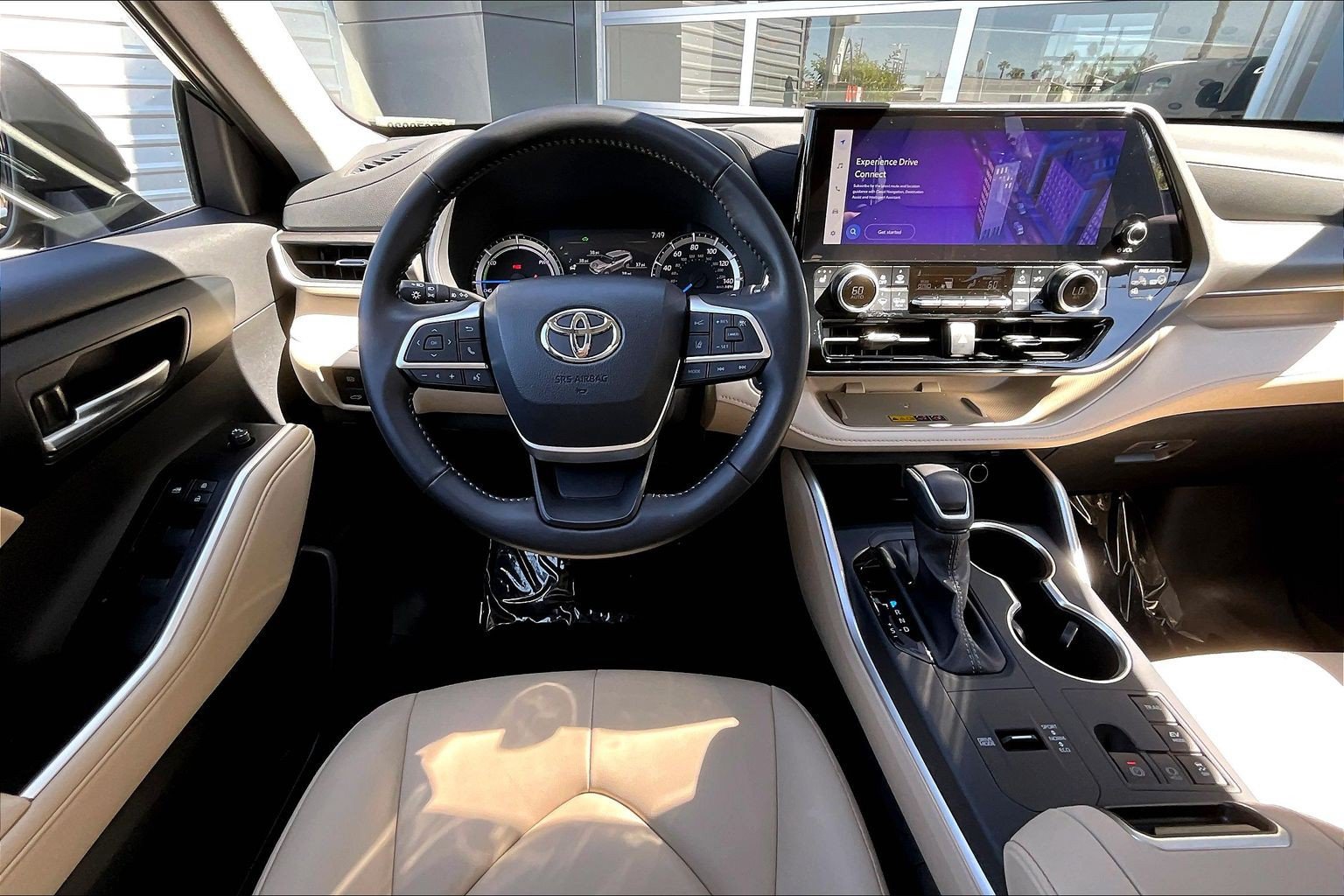 Used 2025 Toyota Highlander XLE AWD/4WD image 5