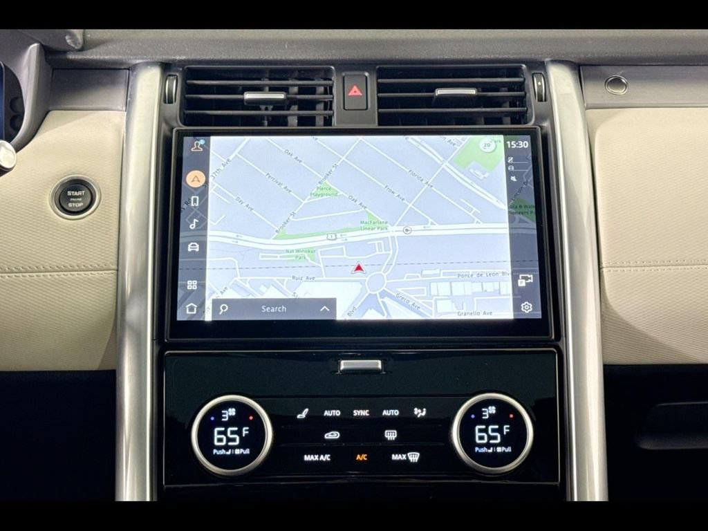 Used 2024 Land Rover Discovery Dynamic SE AWD/4WD image 21