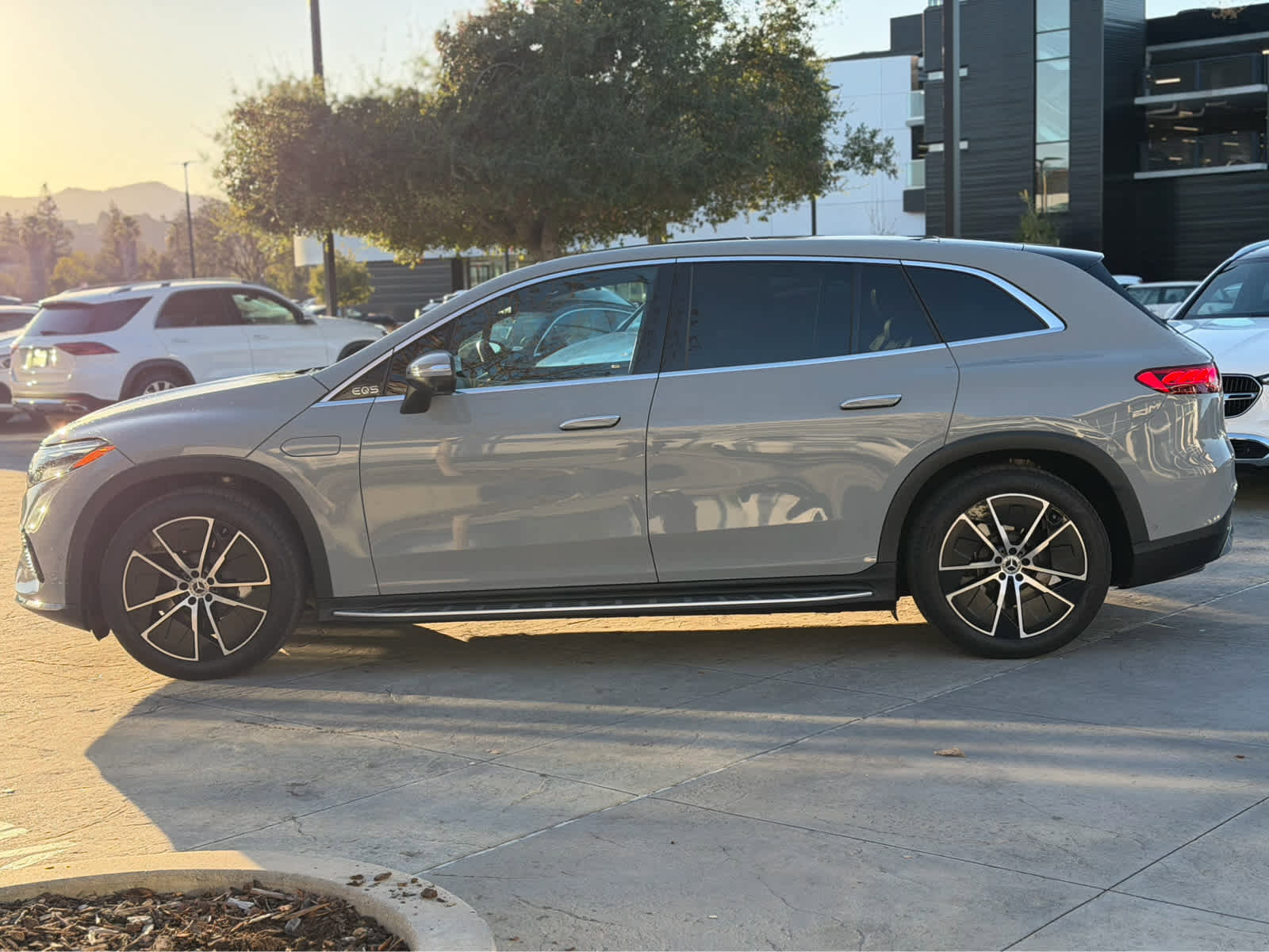 Used 2023 Mercedes-Benz EQS 450+ SUV image 3