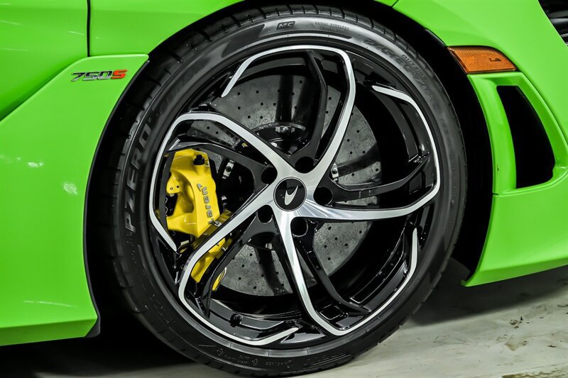 Used 2024 McLaren 750S Spider RWD image 16