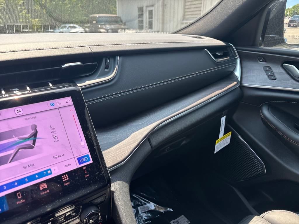 New 2025 Jeep Grand Cherokee Overland w/ Adv Protech Group III image 21