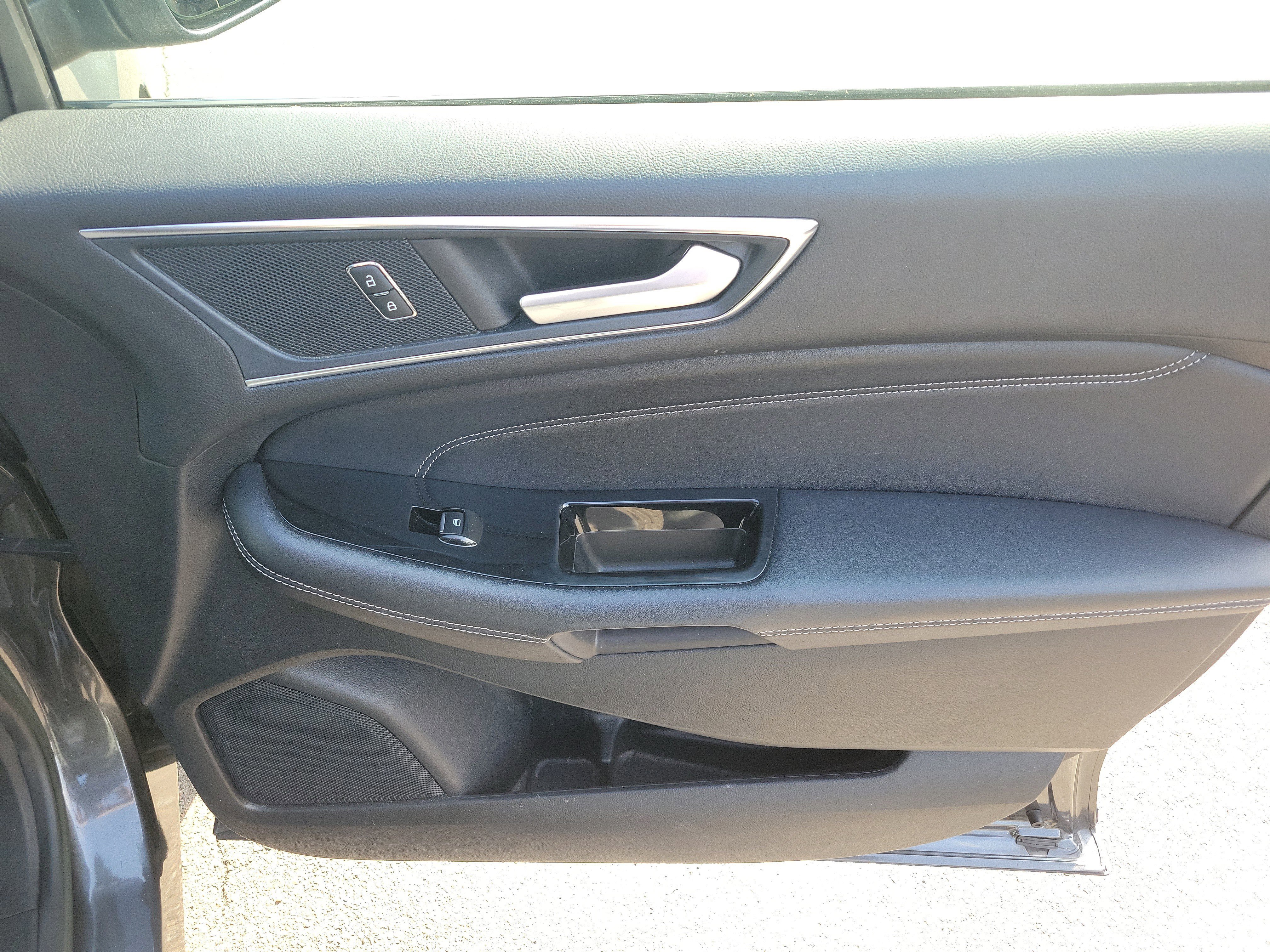 Used 2018 Ford Edge Titanium image 10