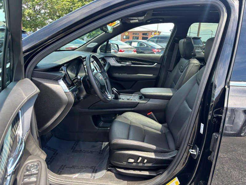 Used 2023 Cadillac XT6 Premium Luxury w/ Technology Package FWD image 8