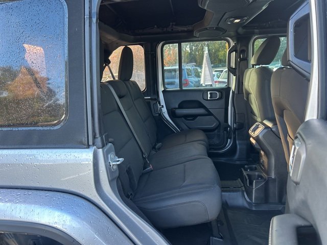 Used 2018 Jeep Wrangler Unlimited Sahara image 15