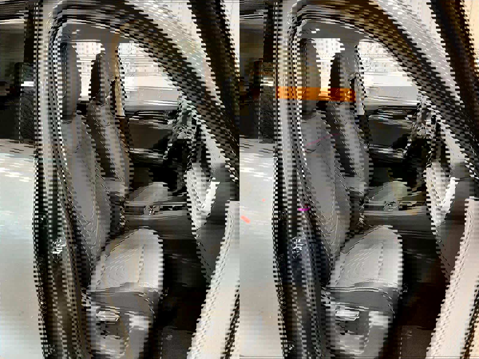 Used 2025 Volkswagen Tiguan SE w/ Panoramic Sunroof Package image 9